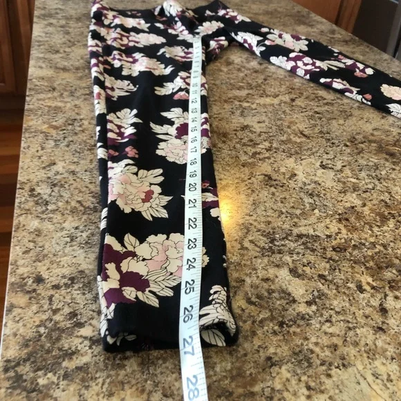 Torrid size 00 Floral Leggings - Picture 4 of 7